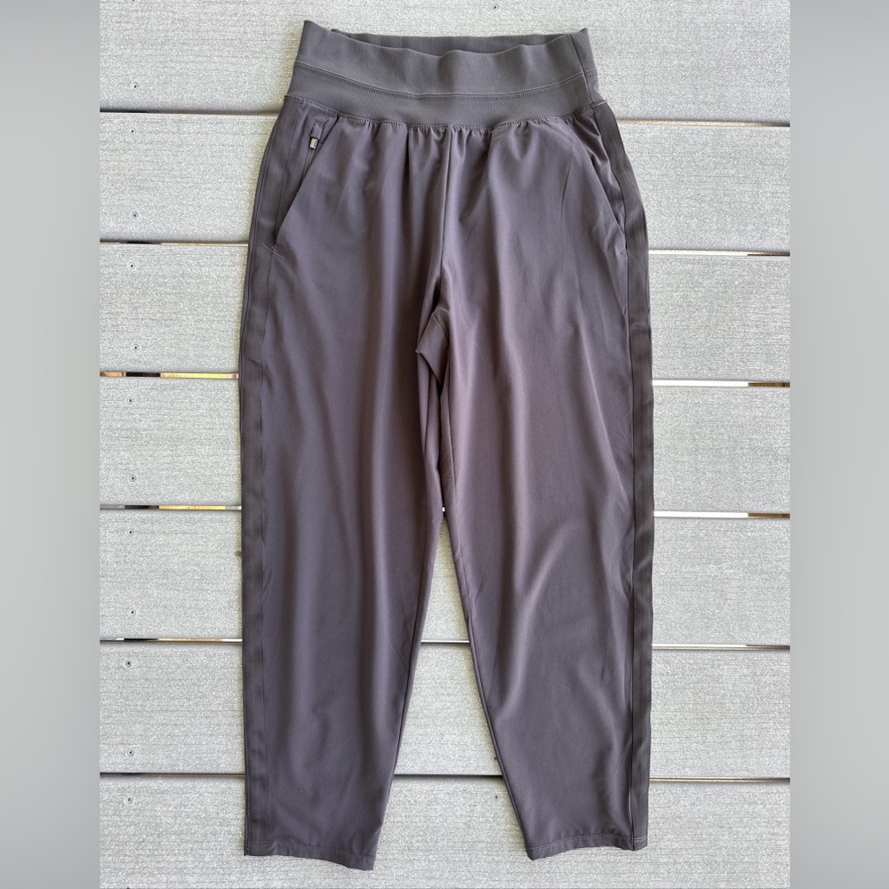 Athleta Nolita Size 4 Slim Tapered Crop Pants Walnut Brown Lightweight Comfort